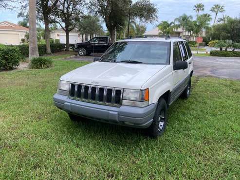 Jeep 1998 Grand Cherokee Laredo 4x4 - cars & trucks - by owner -... for sale in Vero Beach, FL