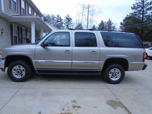 2003 gmc yukon xl----3/4 ton-4 wheel dr - cars & trucks - by owner -... for sale in South Lebanon, OH