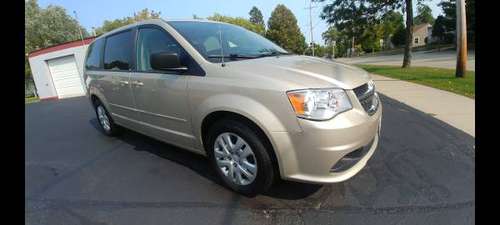 Grand Caravan SE loaded with V-6 Stow-n-Go seating and Xx-clean! for sale in Marinette, WI