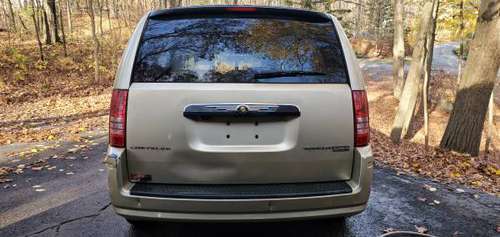 2010 Chrysler Town and Country (RT) - cars & trucks - by owner -... for sale in Clarkston , MI