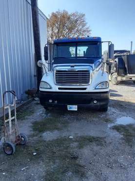 Freightliner columbia año 2008 - cars & trucks - by dealer - vehicle... for sale in Dallas, TX