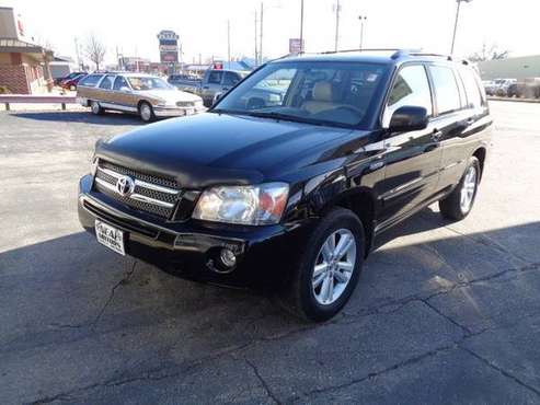 2006 Toyota Highlander Hybrid 4dr 4WD Limited! - cars & trucks - by... for sale in Marion, IA