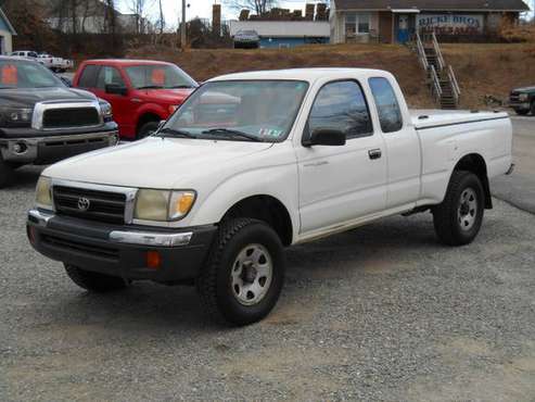 1998 Toyota Tacoma SR5 Xtracab 4WD - - by dealer for sale in York, PA
