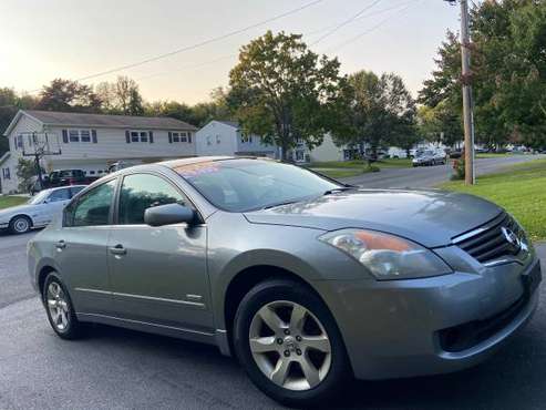 Nisan Altima Hybrid - 40 MPG no accidents clean carfax - cars &... for sale in Albany, NY