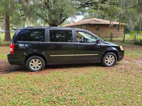 Chrysler Town and Country 2009 - cars & trucks - by owner - vehicle... for sale in Lakeland, FL