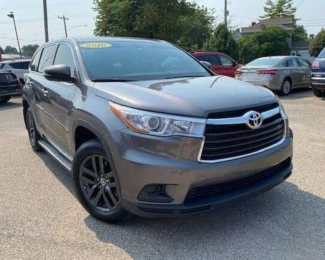2016 Toyota Highlander LE-58k Miles-3rd Row-Warranty-Like New - cars... for sale in Lebanon, IN