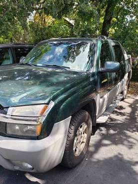 2002 Chevy Avalanche 4wd - cars & trucks - by owner - vehicle... for sale in West Chicago, IL
