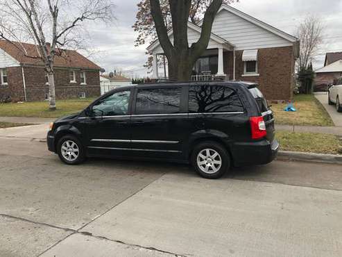 2012 Chrysler town and country - cars & trucks - by owner - vehicle... for sale in Dearborn, MI