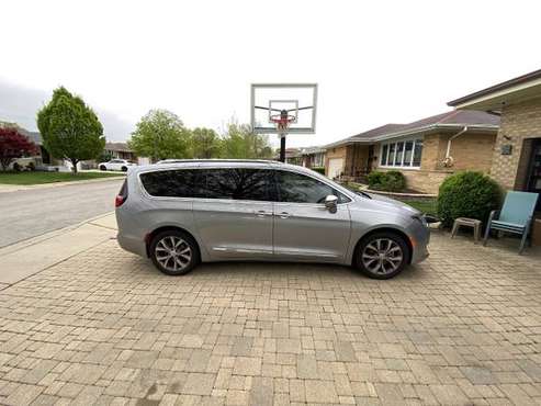 2020 Chrysler Pacifica Limited - Loaded for sale in Schiller Park, IL