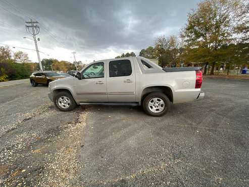 2007 Chevy Avalanche - cars & trucks - by owner - vehicle automotive... for sale in Conway, AR