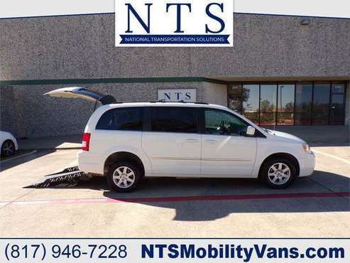 CHRYSLER TOWN & COUNTRY REAR MANUAL RAMP HANDICAPPED WHEELCHAIR VAN... for sale in irving, TX