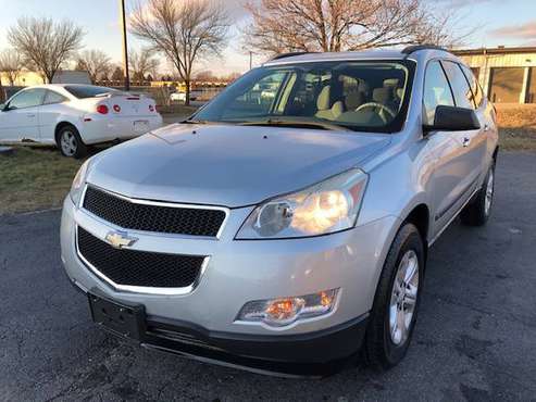 2009 Chevrolet Traverse LT *** ONLY 91K MILES *** - cars & trucks -... for sale in milwaukee, WI