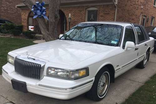 1996 Lincoln Town Car Congressional Signature Series White Whale! for sale in Dearborn, MI