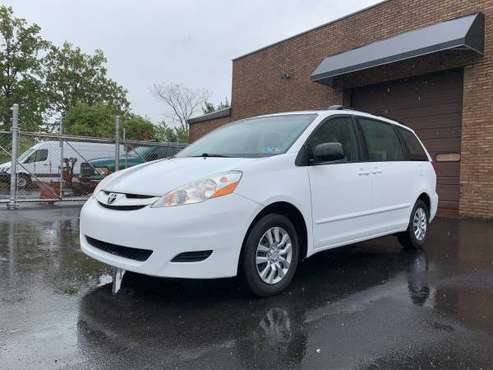 2009 Toyota Sienna LE !! One Owner !! for sale in Hasbrouck Heights, NJ