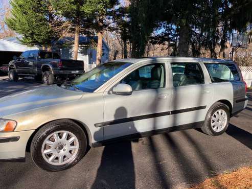 2002 Volvo V70 - cars & trucks - by owner - vehicle automotive sale for sale in Harwood, MD