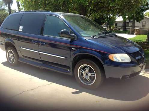 2004 Dodge caravan-with mobility lift for sale in CERES, CA