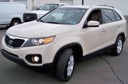 ★ 2O11 KIA SORENTO AWD-4x4-SUV - cars & trucks - by owner - vehicle... for sale in Champaign, IL