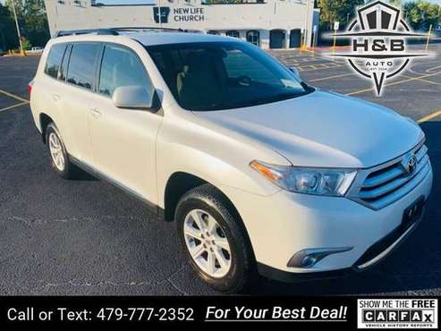 2013 Toyota Highlander Plus 4dr SUV suv White for sale in Fayetteville, AR