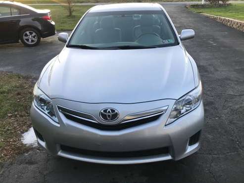 2011 Toyota Camry Hybrid - cars & trucks - by owner - vehicle... for sale in Thorndale, PA