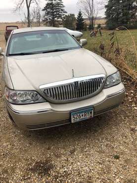 2007 LINCOLN TOWN CAR - cars & trucks - by owner - vehicle... for sale in Rochester, MN
