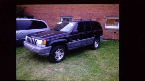 1996 Jeep Cherokee Laredo - $2250 - 4x4 Black Clean Interior - cars... for sale in Hickory, NC