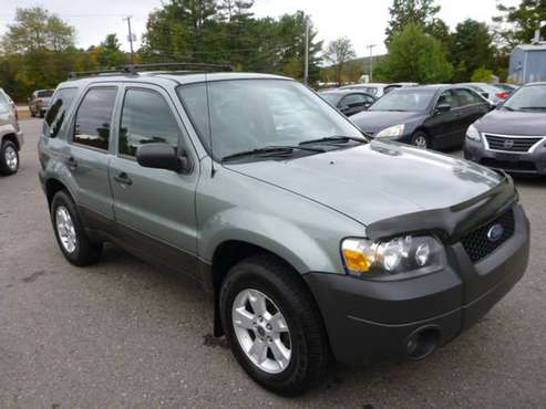 2005 FORD ESCAPE 4X4 AUTOMATIC RUNS AND DRIVES GOOD GREAT LOW PRICE!! for sale in Milford, ME