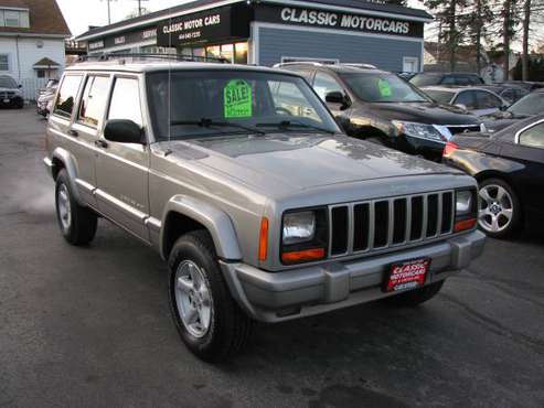 2000 Jeep Cherokee Base 4.0l 6 Cylinder Awd - cars & trucks - by... for sale in milwaukee, WI