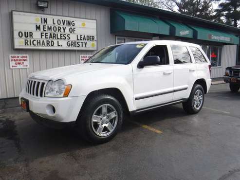 2007 JEEP GRAND CHEROKEE 4X4 LOW MILES - - by dealer for sale in Loves Park, IL