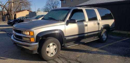 Chevy Suburban 4x4 CLEAN - cars & trucks - by owner - vehicle... for sale in Bensenville, IL