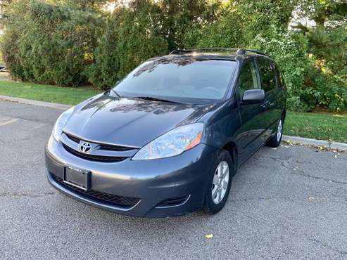 2009 TOYOTA SIENNA for sale in Farmingville, NY