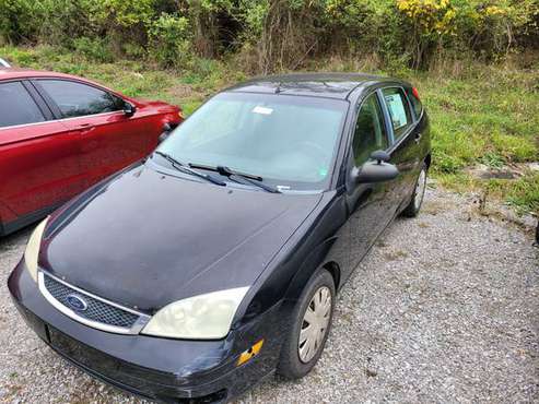 2005 FORD FOCUS ZX5 - cars & trucks - by dealer - vehicle automotive... for sale in Alexandria, OH