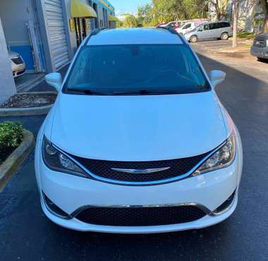 2017 CHRYSLER PACIFICA TOURING L NAVIGATION LEATHER REAL FULL PRICE... for sale in Fort Lauderdale, FL
