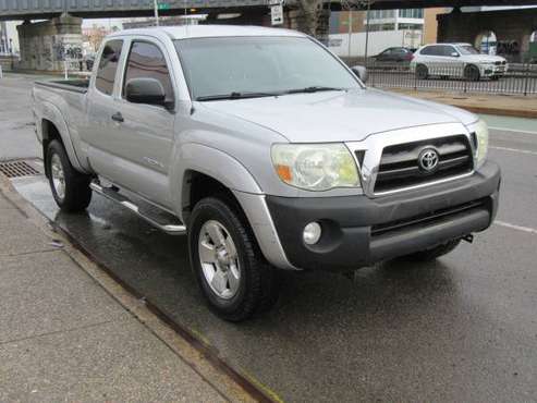 2006 Toyota Tacoma PreRunner V6 4dr Access Cab SB with automatic for sale in elmhurst, NY