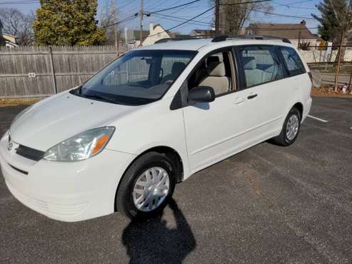 2004 Toyota Sienna *CE* 7 Passenger - cars & trucks - by owner -... for sale in Baldwin, NY