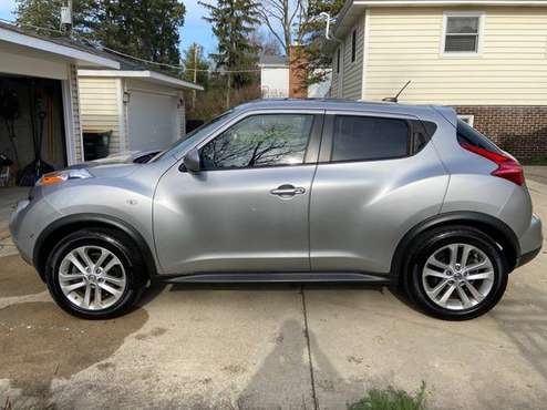 2011 Nissan Juke SL - cars & trucks - by owner - vehicle automotive... for sale in Arlington Heights, IL