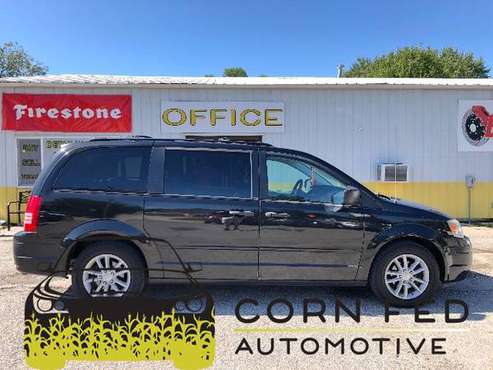2008 CHRYSLER TOWN AND COUNTRY LX+RUST FREE+NEW BRAKES+NEW TIRES+ for sale in CENTER POINT, IA