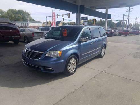 2012 CHRYSLER TOWN COUNTRY TOURING L EZ FINANCING AVAILABLE - cars &... for sale in Springfield, IL