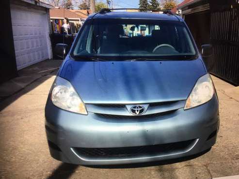 2007 Toyota Sienna - cars & trucks - by owner - vehicle automotive... for sale in Chicago, IL