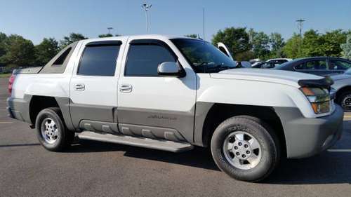 02 CHEVY AVALANCHE- CLEAN/ SHARP, RUNS GREAT, LEATHER, ROOF, HURRY IN for sale in Miamisburg, OH