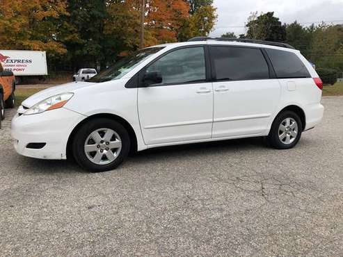 2007 TOYOTA SIENNA RUNS GREAT 7 PASSANGER GREAT COND !! for sale in Danbury, NY