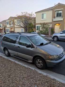2000 Toyota Sienna XLE - cars & trucks - by owner - vehicle... for sale in Las Vegas, NV