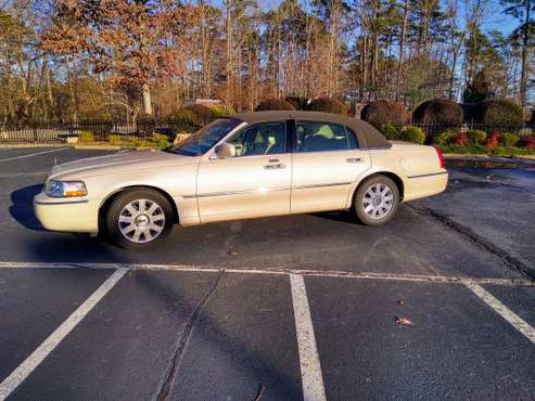 2003 Lincoln Town Car - cars & trucks - by owner - vehicle... for sale in Hot Springs Village, AR