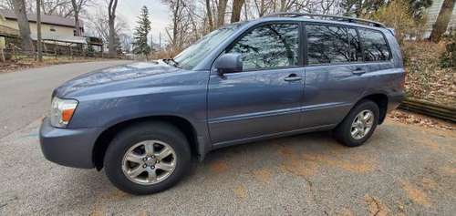 Toyota Highlander - cars & trucks - by owner - vehicle automotive sale for sale in Fox_Lake, IL