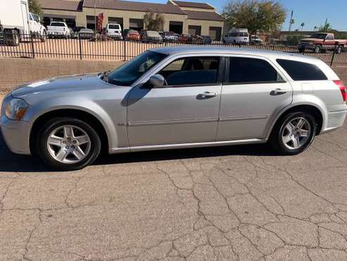 2005 Dodge Magnum. Automatic - cars & trucks - by owner - vehicle... for sale in Mesa, AZ