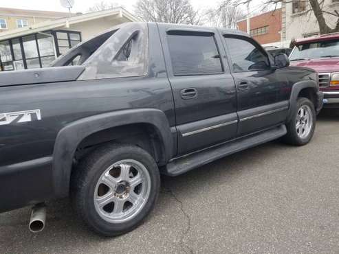 2004 chevy avalanche for sale in Calverton, NY