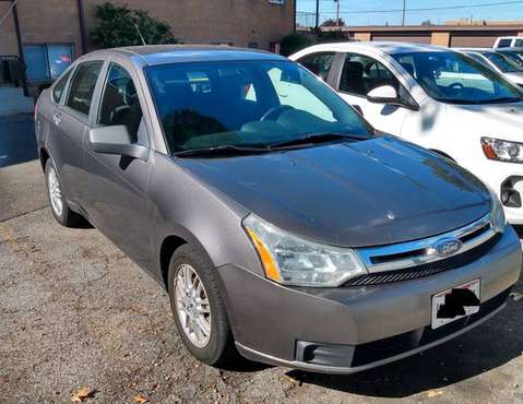 2009 Ford Focus SE - cars & trucks - by owner - vehicle automotive... for sale in Toledo, OH