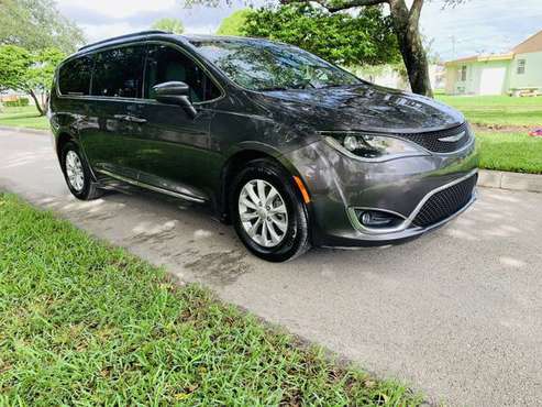 2017 Chrysler Pacifica Touring-L Minivan LOADED - cars & trucks - by... for sale in Miramar, FL
