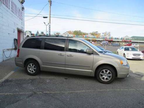 2009 Chrysler town & country - - by dealer - vehicle for sale in Pontiac, MI
