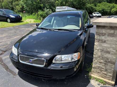 2005 Volvo V70 - LOW MILES - CLEAN CAR - cars & trucks - by dealer -... for sale in Lockport, IL