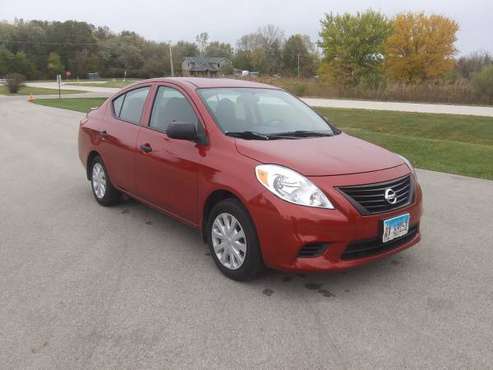 Nissan Versa, Only 17K Miles, Runs Great-Like New, CD, ColdAC - cars & for sale in Monee, IL